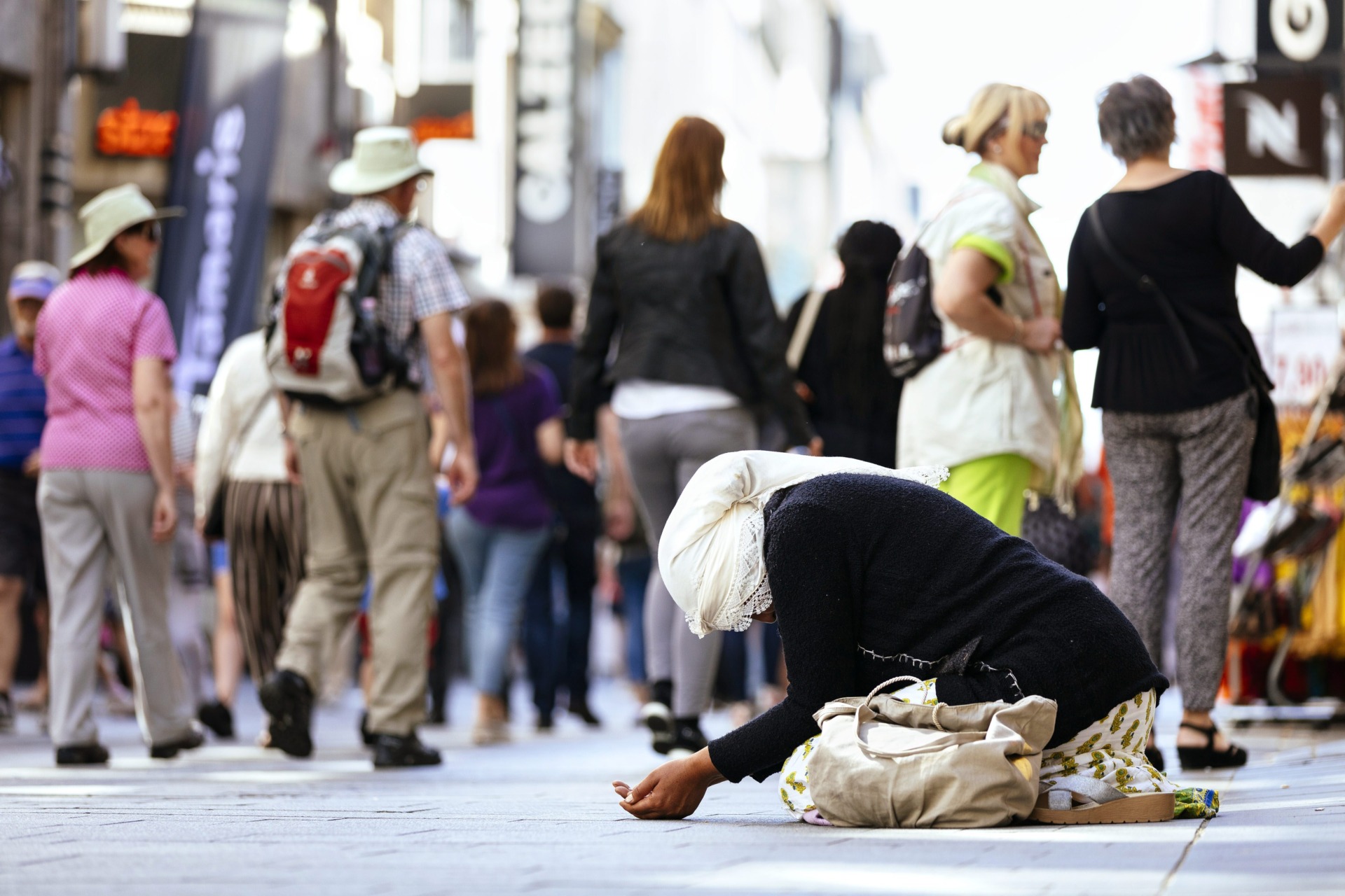 Viele von Menschenhandel Betroffene werden zum Betteln gezwungen. Bild: picture alliance/Geisler-Fotopress