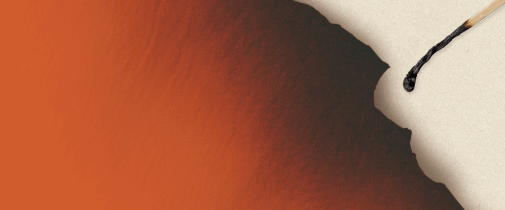 Rechtsextremismus, Reichsbürger und Waffen: Ein Streichholz verbrennt Papier, ein Symbol für die schleichende Gefahr von Rechts.