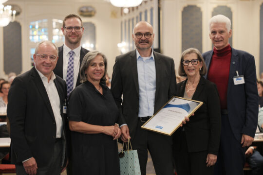 Der WEISSE RING hat gewählt: Bert Christmann (1.v.l.), Benedikt Wemmer (2.v.l.), Barbara Richstein (3.v.l.), Petra Kein (2.v.r.), Dr. Rolf Schmachtenberg (1.v.r.) und Nancy Faeser sind im Geschäftsführenden Bundesvorstand. Dr. Patrick Liesching (3.v.r.) wurde zum Ehrenvorsitzenden gewählt.